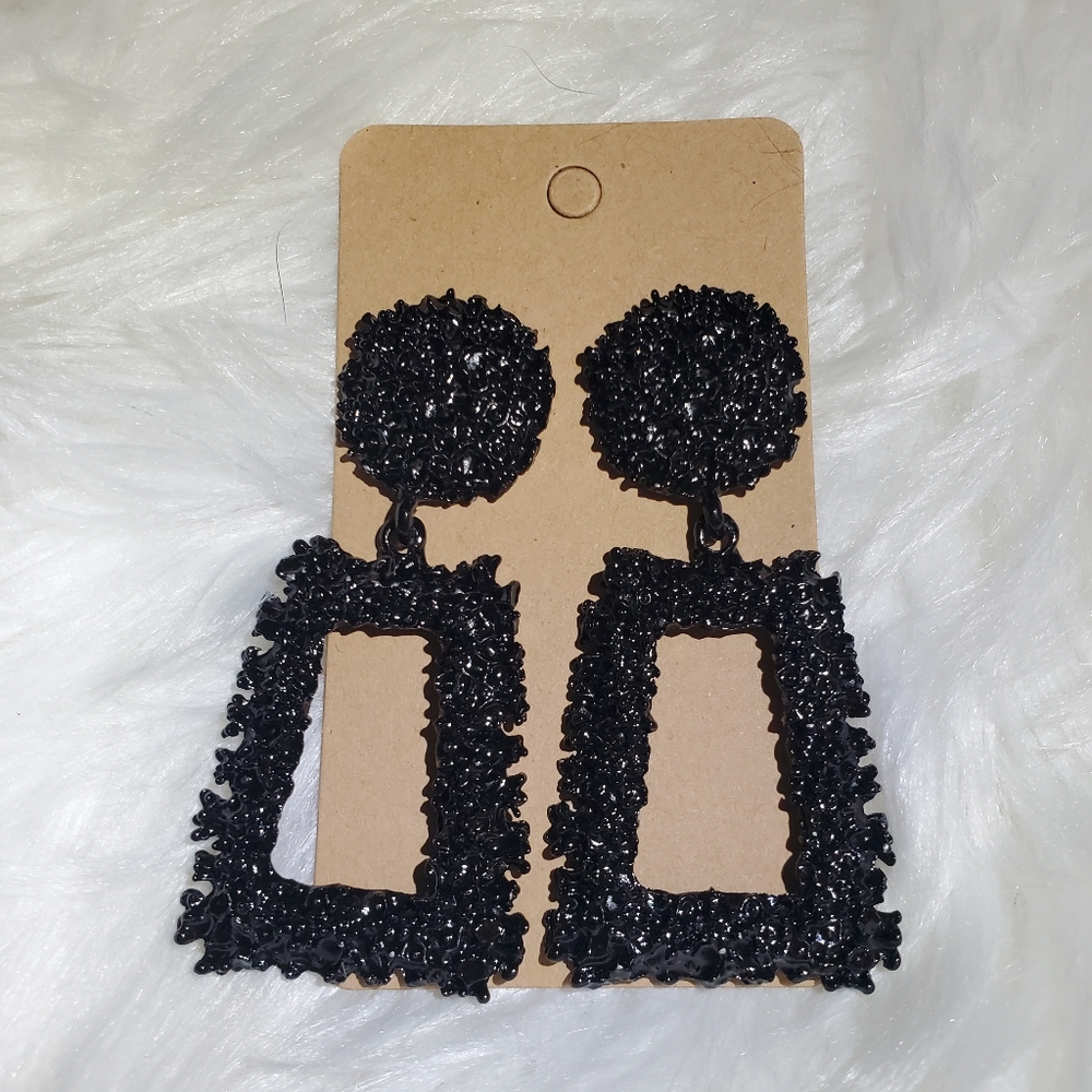 🖤 Glamorous Black Chunky Dangle Earrings